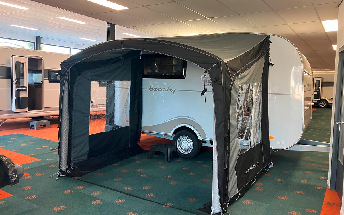 Walker Active ilmatäytteiset matkailuvaunun etukatokset 290 x 240 cm