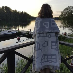 Pufz Viltti asuntovaunu logolla valkoinen / harmaa