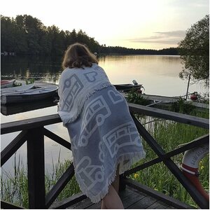 Pufz Viltti asuntoauto logolla valkoinen / harmaa