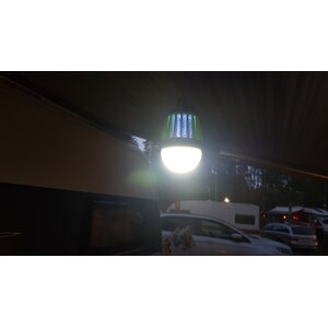 Carbest LED-retkeilyvalo hyönteisansa