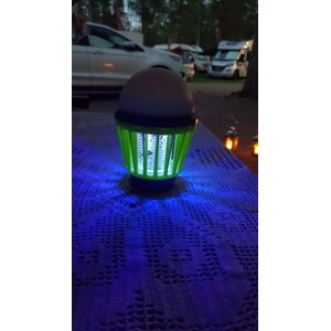 Carbest LED-retkeilyvalo hyönteisansa