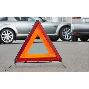 Petex varoituskolmio säilytysrasiassa